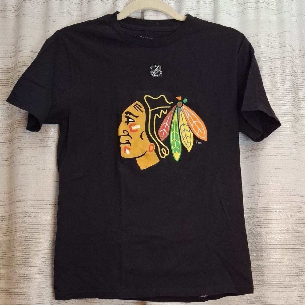 Reebok Chicago Blackhawk Black Graphic Tee Jersey Colorful Logo Toews 19 YLarge